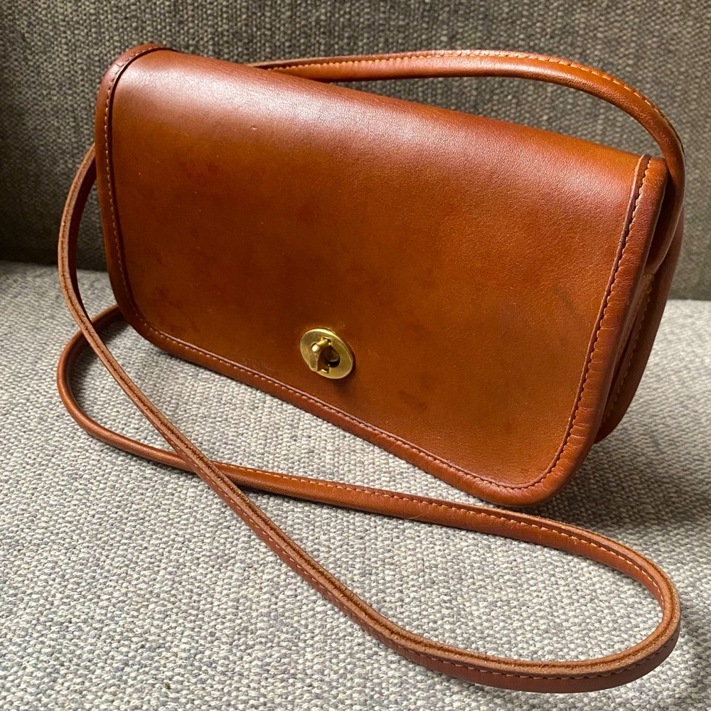 ❌sold❌Coach Vintage Early NYC Dinky British Tan Crossbody Brown Turn Lock